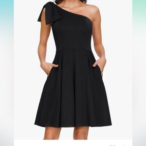 NWT Women’s Navy one shoulder dress size Large